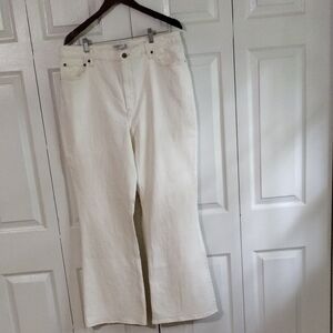 Abercrombie Finch The vintage Flare High Rise Cream Jeans Size 16 Curve Love